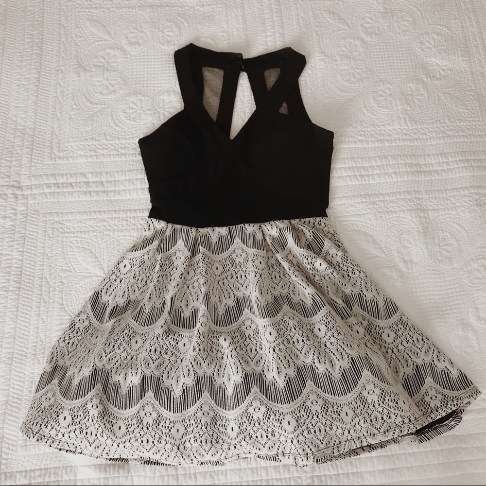 Formal Black and White Lace homecoming Dress